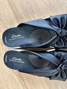 Clarks Cloudsteppers Arla Hollis Sandal Black Bow Sandals